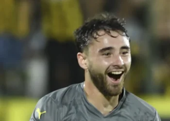 Corinthians recusa proposta de R$ 5 milhões pelo lateral Pedro Milans