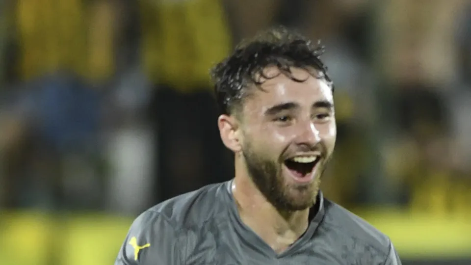Corinthians recusa proposta de R$ 5 milhões pelo lateral Pedro Milans
