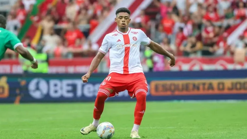 Denunciado, zagueiro do Inter pode levar gancho enquanto durar lesão de Pec