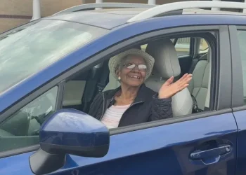 Aos 108 anos, Susan ainda dirige e vive sozinha.