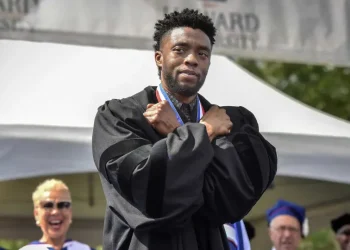 Família de Chadwick Boseman entra na Justiça contra viúva do ator