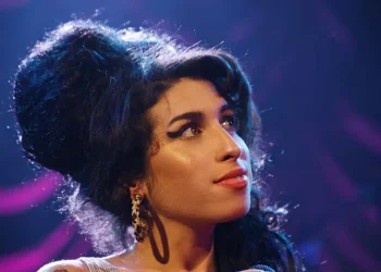 Amy Winehouse deixa legado que resiste 15 anos após sua morte