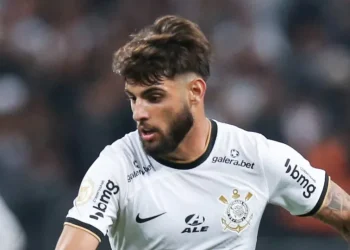 Yuri treinou finalização com Diniz antes de volta artilheira