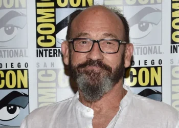 Morre Chuck Russell, diretor do filme