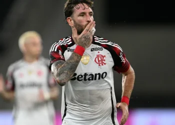 Flamengo recebe proposta de clube turco pelo zagueiro Léo Pereira