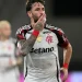 Flamengo recebe proposta de clube turco pelo zagueiro Léo Pereira
