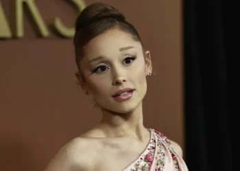 Ariana Grande entra na Justiça contra hackers que vazaram músicas