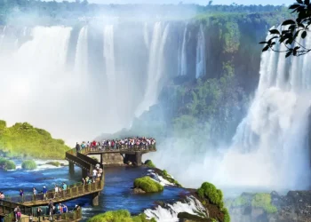 Passeio nas Cataratas do Iguaçu é suspenso após morte de turista holandês