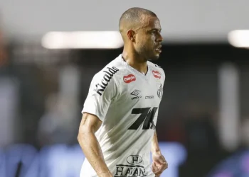 Santos e Mayke rompem conversas por rescisão e caso vai para o jurídico