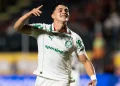 Palmeiras goleia o Vitória e dispara na liderança do Brasileirão