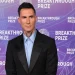 Adam Levine mostra foto rara ao lado da mulher e dos três filhos