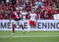 Argentino do Benfica reage às vaias do Flamengo com recado nas redes