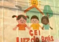 Bebê morre após ficar com a cabeça presa em grade de creche