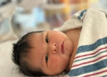 Bebê nasce com mais de 6 kg e surpreende equipe médica