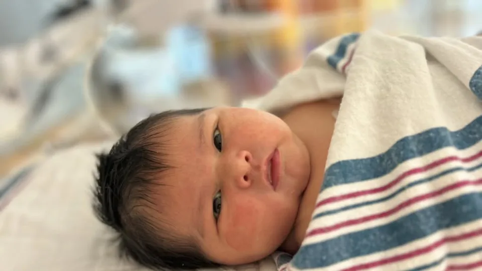 Bebê nasce com mais de 6 kg e surpreende equipe médica