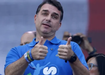 Campanha de Flávio aposta em OAB para reaver visitas a Bolsonaro, mas admite pessimismo com Moraes