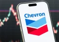 Chevron supera expectativas com produção recorde nos EUA e tem lucro de US$ 12,07 bi