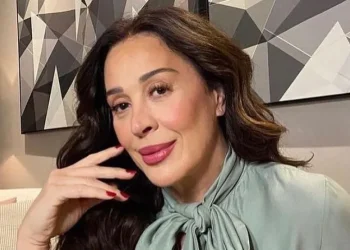 Claudia Raia relembra boatos sobre HIV e diz que apoio a Collor foi