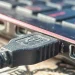 Como limpar a porta USB do celular ou notebook sem causar danos