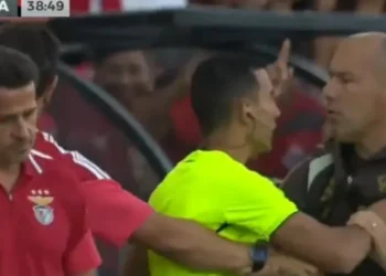 Entrada de Prestianni gera tensão e bate-boca em Benfica x Flamengo