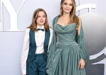 Filha mais nova de Brad Pitt e Angelina Jolie entra na Justiça para tirar o sobrenome do pai