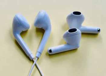 Fones com ou sem fios? Veja os pontos positivos e negativos