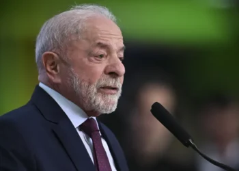 Genial/Quaest: Lula amplia vantagem e venceria Flávio Bolsonaro nos dois turnos