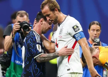 Gesto de Messi com Kane após a semifinal emociona torcedores; veja