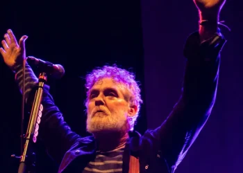 Glen Hansard, vencedor do Oscar, morre aos 56 anos em acidente de moto