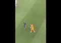 Goleiro do Paraguai foi ignorado por Mbappé e reação viraliza; veja