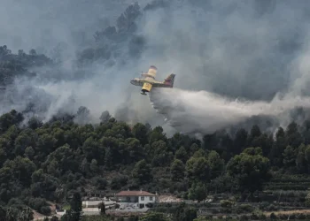 Incêndios na França e Espanha deixam mais de 325 mil desalojados