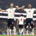 Inglaterra venceu o México por 3 a 2 no Estádio Azteca, eliminou os anfit
