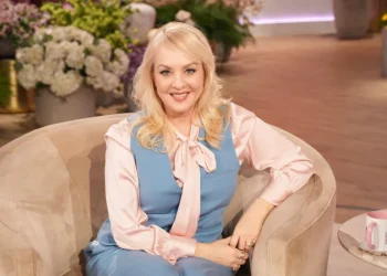 Já trabalhei para gente assim, diz atriz que vive chefe deslumbrada de