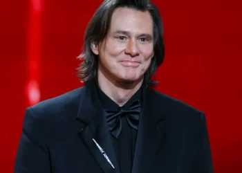 Jim Carrey quebra silêncio após morte do diretor de