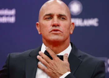 Kelly Slater volta ao circuito mundial em etapa no Taiti