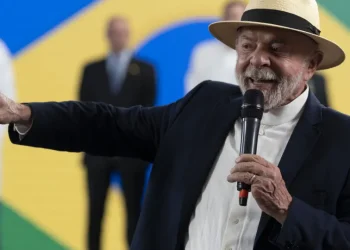 Lula desafia Rubio a montar comitê para Flávio:
