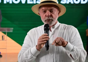 Lula diz não ser