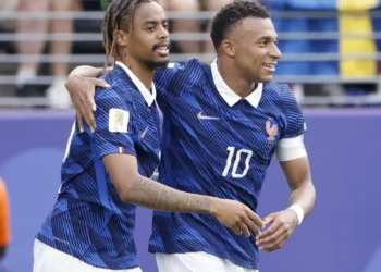 Mbappé brilha, França bate Suécia e pega Paraguai nas oitavas