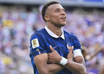 Mbappé já faz história, ameaça Messi e deixa Cristiano Ronaldo bem longe