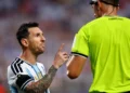 Messi explode contra árbitro português; veja as fotos da discussão