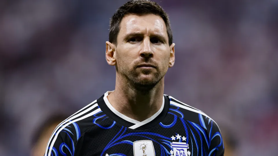 Messi volta a palco de derrota que causou sua