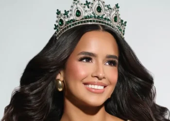Miss e namorado são achados mortos abraçados sob escombros