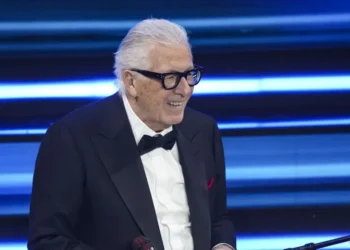 Morre Peppino di Capri, voz de “Champagne” e “Roberta”, aos 86
