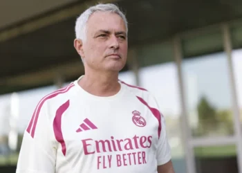 Mourinho inicia nova era no Real Madrid e manda recado à torcida
