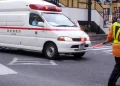 Mulher morre após ser atingida por homem que caiu de prédio no Japão