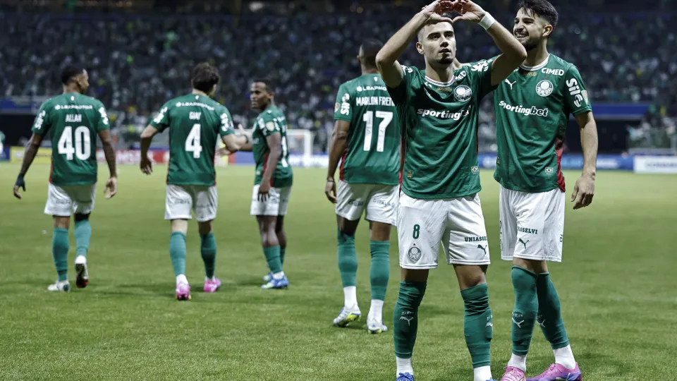 Palmeiras espera Flaco López para ter elenco completo após a Copa