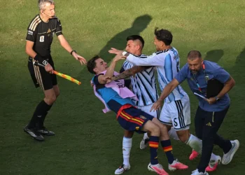 "Paredes teve sorte de eu não estar em campo", diz Ibrahimovic