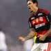 Pedro dá show, Flamengo goleia Chapecoense e não deixa Palmeiras disparar