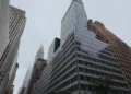 Prédio de 37 andares é evacuado por risco de colapso em Nova York; veja