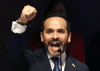 Presidente eleito da Colômbia anuncia fechamento de 14 embaixadas